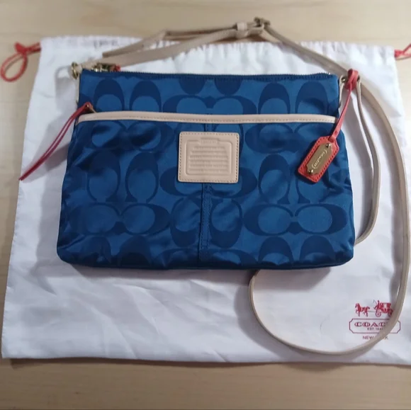 Coach Legacy Weekend Signature Hippie nylon Light Blue🩵teal F24861 1941 Colorb - Picture 2 of 10